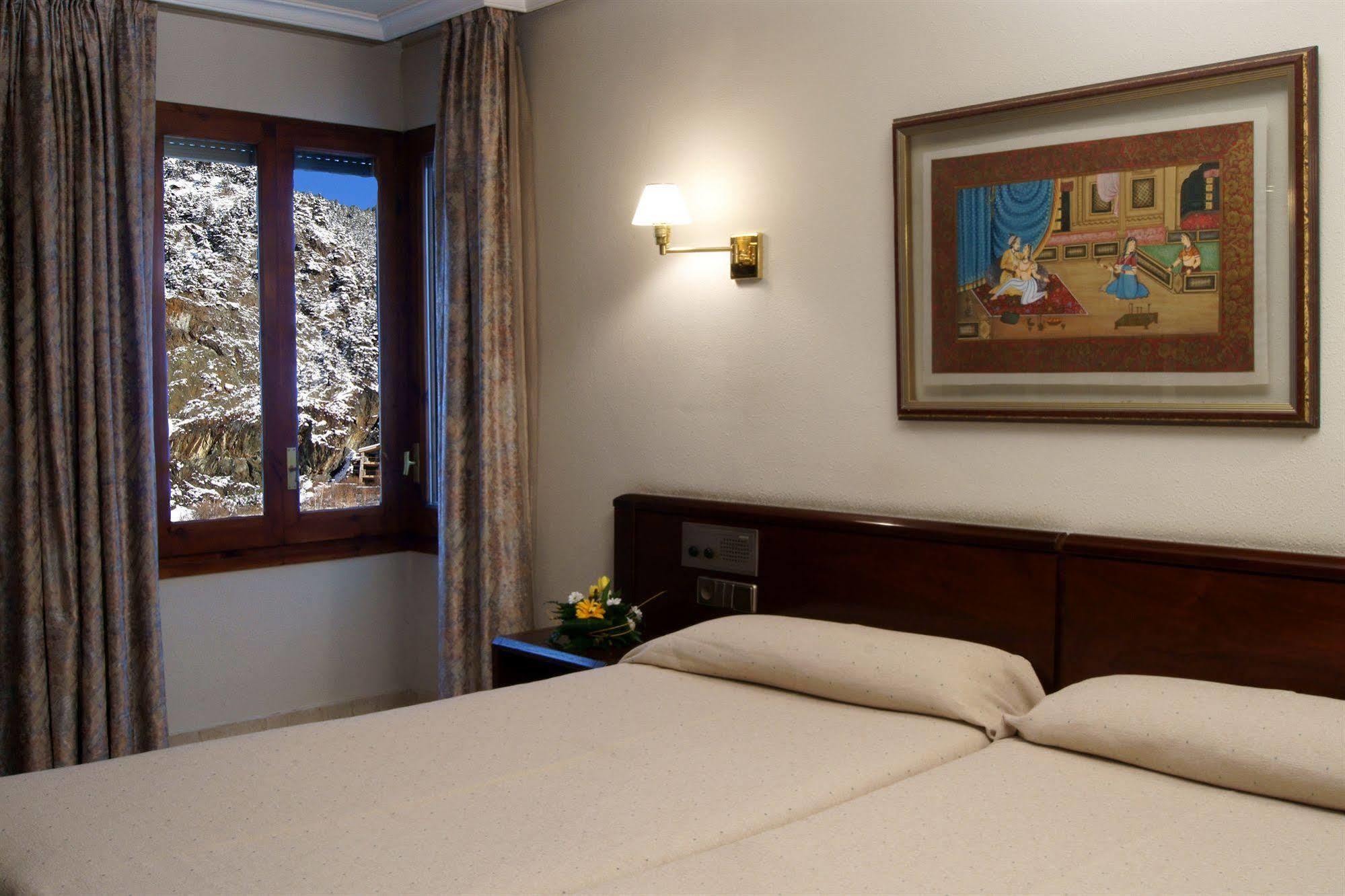 Hotel Yomo Imperial Sant Julià de Lòria Pokoj fotografie