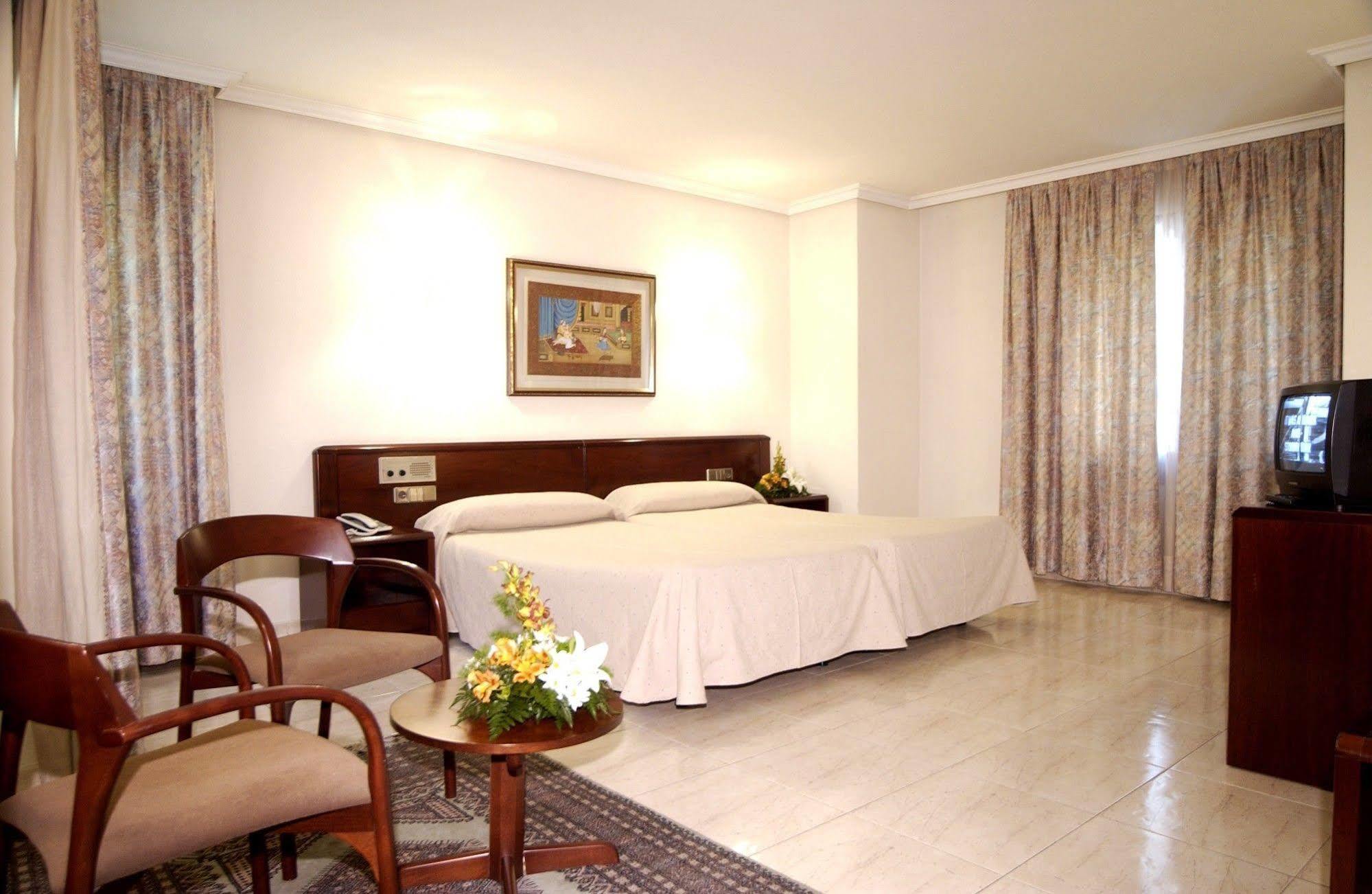 Hotel Yomo Imperial Sant Julià de Lòria Pokoj fotografie
